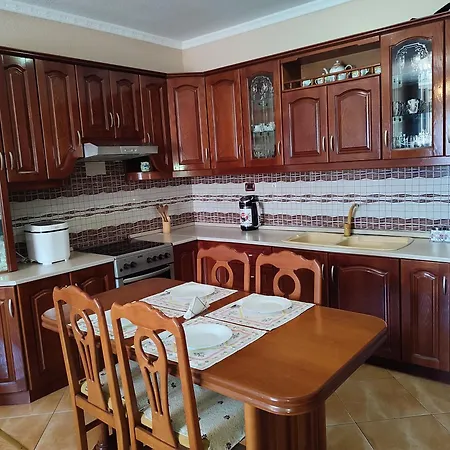 Spacious Genta Apartment Pogradec Apartamento