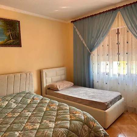 Spacious Genta Apartment Pogradec Apartamento *